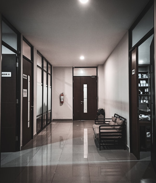 img-doors-02 Hallway of a modern office at Bailey Construction Services, showcasing the clean and professional environment that reflects their quality construction services in Des Moines.
